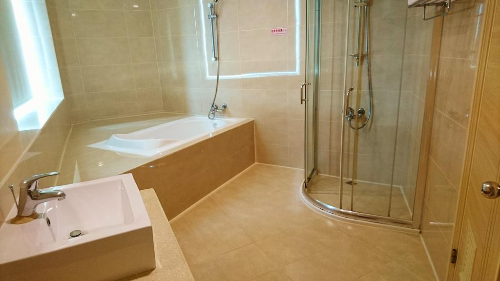 טאויואן Metropolis Hotel מראה חיצוני תמונה
